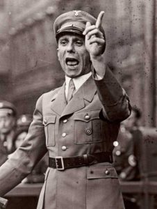 Los 11 principios de la propaganda Nazi de Goebbels